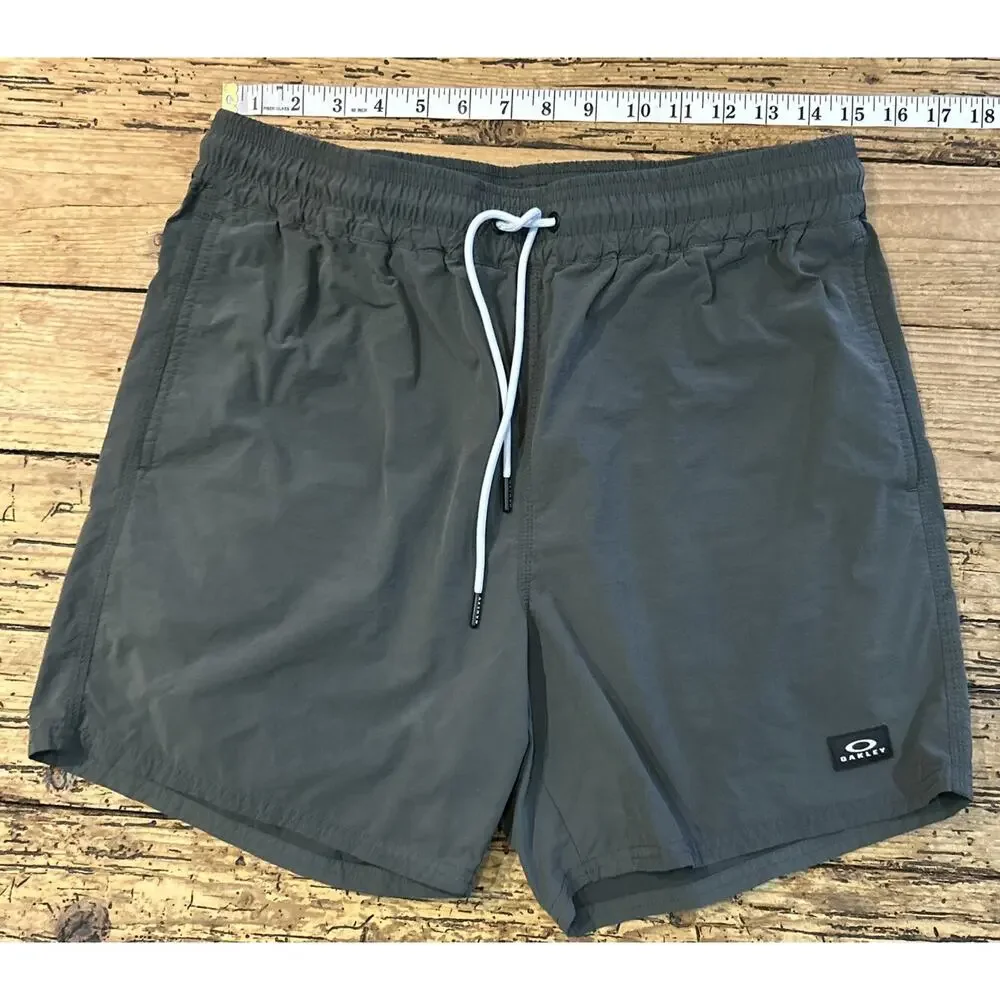 Oakley Men’s Green Standard Beach Short Size S